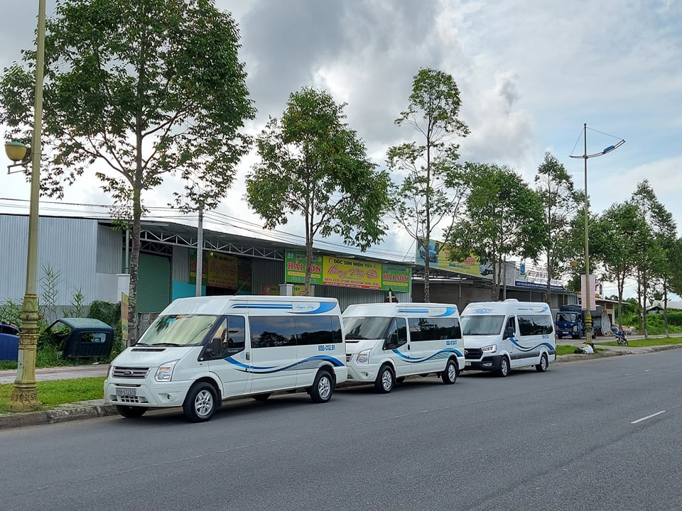Thuexehuydat.com cam kết cung cấp dịch vụ thuê xe 16 chỗ đi sân bay Tân Sơn Nhất với giá cạnh tranh